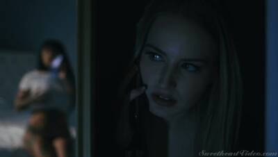 Scarlett Sage - Jessie Lee - Girls Kissing Girls 25 Scene 3 - Peeping Wifey - veryfreeporn.com