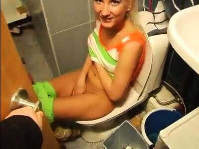 Russian blond Home WC sex - drtuber.com - Russia