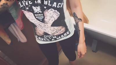 Accidentally Entered The Shower And Wanted Jerk Off - hclips.com