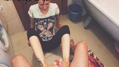 Accidentally Entered The Shower And Wanted Jerk Off - hclips.com