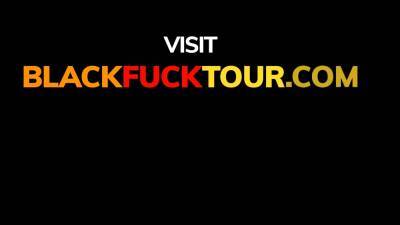 Black Slut Loves To Fuck In Front Of Mirror - nvdvid.com