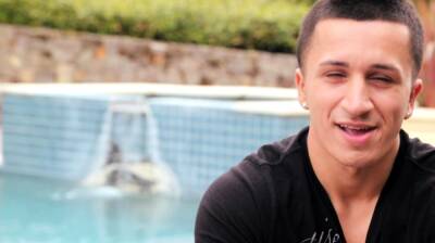 Smooth amateur stud tugging his pecker - nvdvid.com