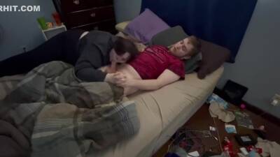 Keeping Warm During The Snowstorm - voyeurhit.com