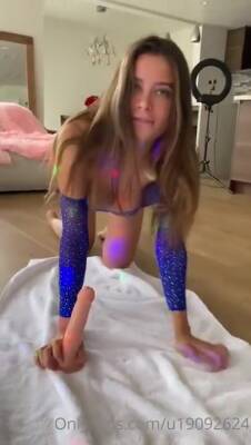 Suck Dildo - hclips.com