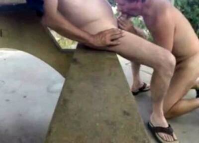 Maduros en el sofa - nvdvid.com