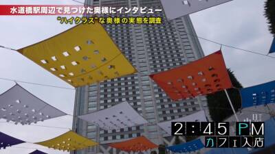 人妻が旦那に隠れて日焼け巨尻でフルピストン騎乗位で必死で腰振り快楽を貪る - upornia.com - Japan