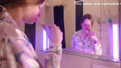 Women Power! Stella Takes A Hot Shower And Shows Its Body - upornia.com