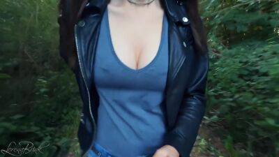 Boobwalk: Wiggly Overboob - hclips.com