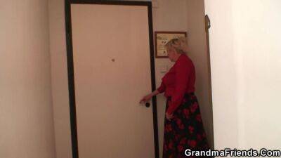 Busty Blonde - Busty Blonde Grandma Fucked In Threesome - upornia.com