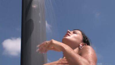 Cool Off With Rihanna Samuel - upornia.com