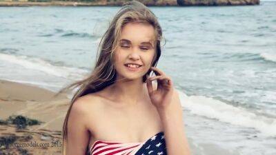 Beach Stroll - upornia.com