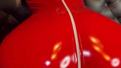 Notgeil Piss Mir Auf Meinen Knall Engen Roten Latex Arsch - hclips.com