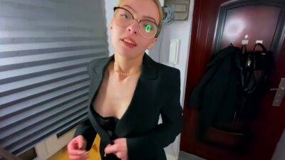 Lis Evans In A Successful Acquaintance On Tinder Is A Ju - upornia.com