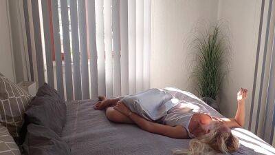 Selenas Morning Awaking Games In Bed - hclips.com