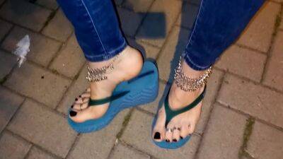 Feet Lover In Sexy Platform Flip Flops - hclips.com