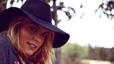 Wanderlust #3 With Cosima Knight - hclips.com