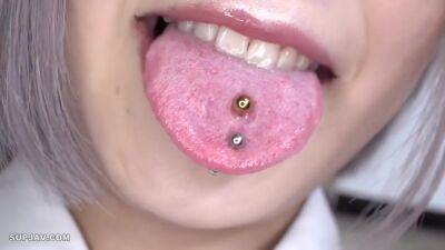 567beaf-032 Tongue Piercing Gal! Super Cute Tongue Pich - upornia.com - Japan