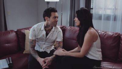 Gives Blowjob To Big Cock - upornia.com