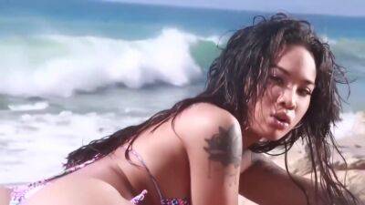 Honey Gold - Bikini Clad Babe Inhales Bbc With Honey Gold - upornia.com