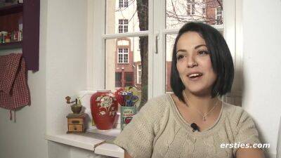 Amateur Girl Masturbates For The Camera - upornia.com