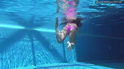 Jessica Lincoln - Jessica Lincoln In Cute Average Body Babe Jessica Swimming - upornia.com