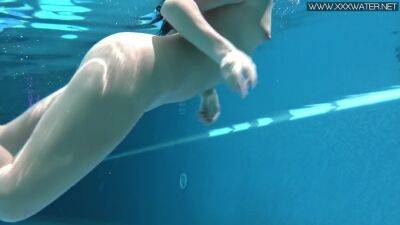 Jessica Lincoln - Jessica Lincoln In Cute Average Body Babe Jessica Swimming - upornia.com