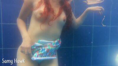 Amputee Touches Herself In The Pool - upornia.com