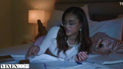 Gorgeous Rich Girl Seduces Her Bodyguard - upornia.com