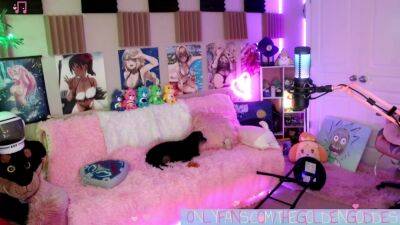 Is An Amateur Teen Babe Fucking The Toy - Anna Lisa - hclips.com