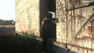 Konchil Na Yazk Na Zabroshke, Ryadom Hodil Chelovek - hclips.com