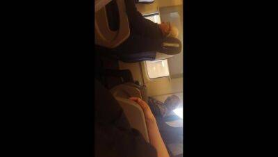 She cannot stop looking - veryfreeporn.com