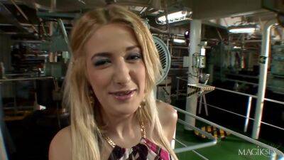 Engine Room Pov - Blanche - upornia.com