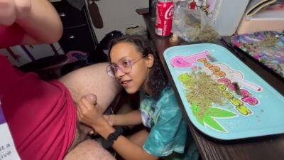 Gf Blows Me While We Smoke - hclips.com