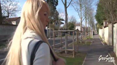 Savoure Une Bonne Baise Dans Cave De Ses Parents 15 Min - Mely Blondie - upornia.com - France