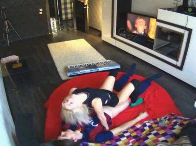 Snr Blond Could Not Stand 2 - hclips.com