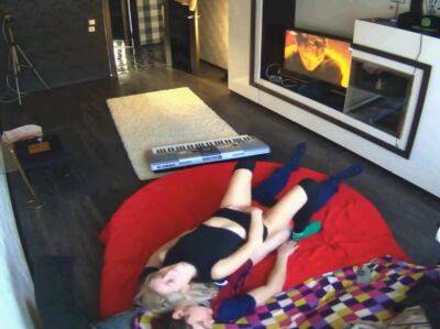 Snr Blond Could Not Stand 2 - hclips.com