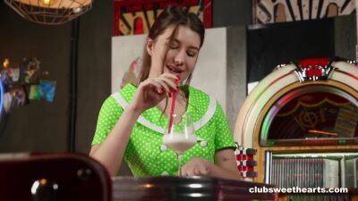 Jolie Butt In Oozing Sexuality - upornia.com