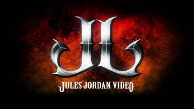 Jules Jordan - Jules Jordan 3Some Orgy With Adriana Chechik and other girls - sunporno.com - Jordan