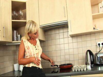 Blonde Mature Stepmom Serves Pussy For Breakfast - drtuber.com