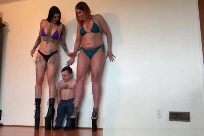 Two Giantess And A Small Dwarf - hclips.com