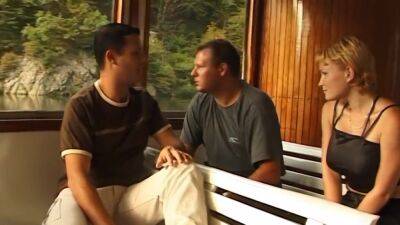 Blonde Hat Den Dreckigen Dreier Im Wald - upornia.com