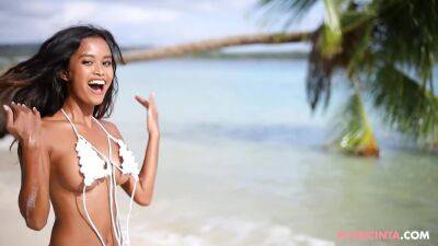 Exotic Beauty Covered In Water - Putri Cinta - hclips.com