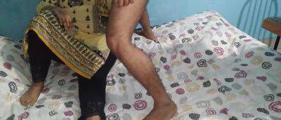 Desi Pakistani Aunty Fucked By Neighbor 25 Year Old Boy- Fuck Me Please Uhhh Ahhh Hindi Audio - upornia.com - Pakistan