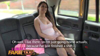 Lady lesbian cuni sesh in taxi - sexu.com