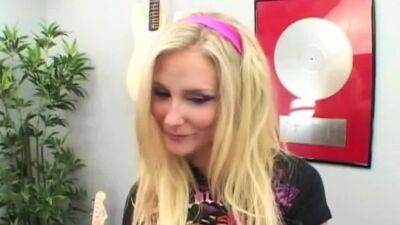 Rocker Natalie Blowjob - drtuber.com