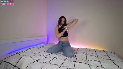 18yo Playing With Her Body - hclips.com