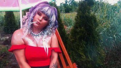 Sexy Smoking - hclips.com