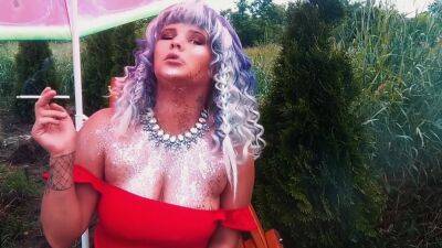 Sexy Smoking - hclips.com