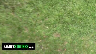 Sexy Blondie Impressed With Hot Studs Package Drops Down On Her Knees To Blow It - upornia.com