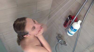 Kiki Is Taking A Shower - hclips.com